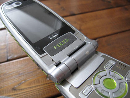 携帯電話F900iの液晶画面